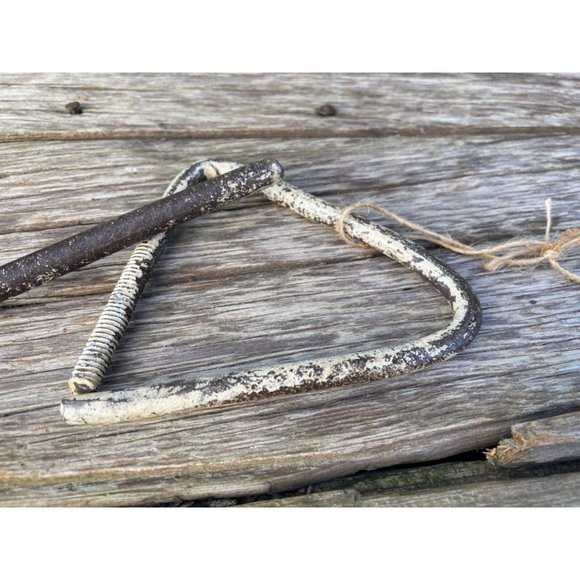 Antique Triangle Dinner Cowboy Bell and Rod Farmhouse Rustic - Picture 2 of 12